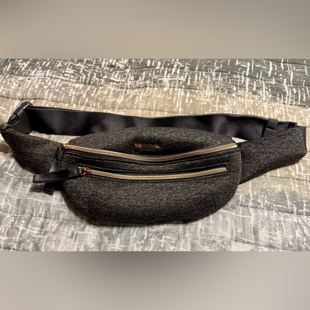 NWOT - Stella&Dot Belt Bag - Charcoal with Gold Zippers -